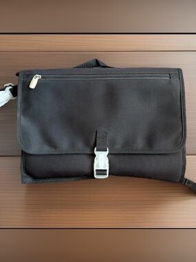 POTTERY BARN KIDS/ SKIP HOP Black White Portable Baby Diaper Changing Pad Handle